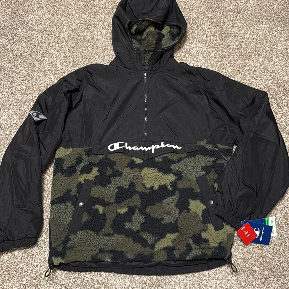 NWT women’s size small champion pullover